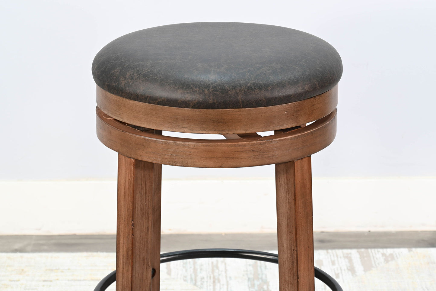 Doe Valley - Swivel Stool